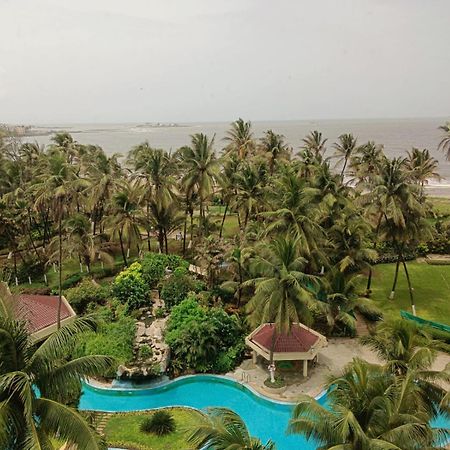 The Retreat Hotel & Convention Centre Mumbai Dış mekan fotoğraf
