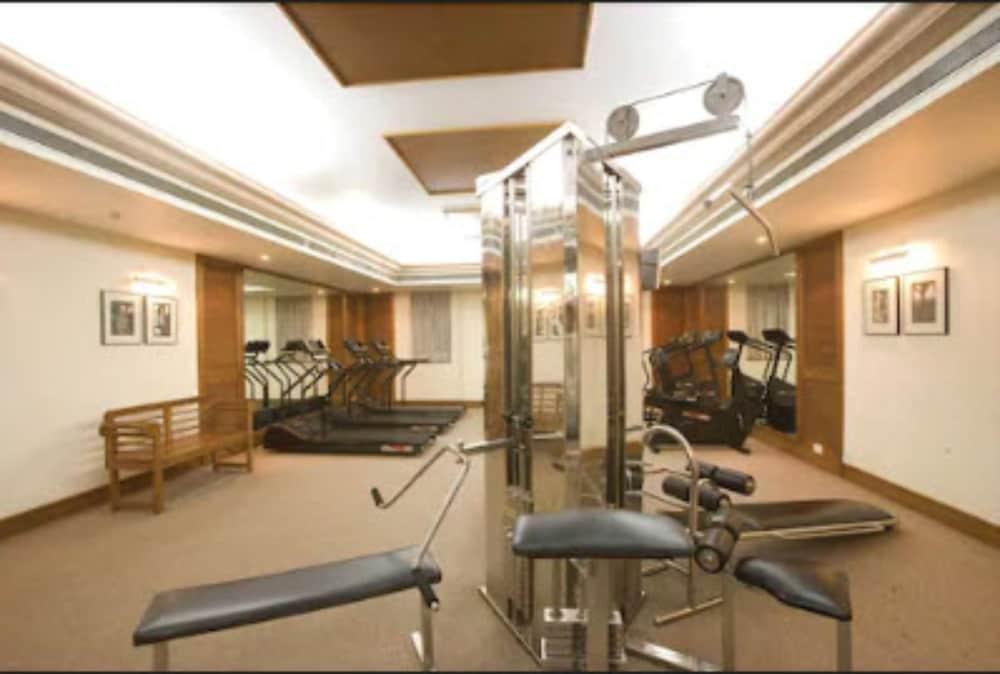 The Retreat Hotel & Convention Centre Mumbai Dış mekan fotoğraf