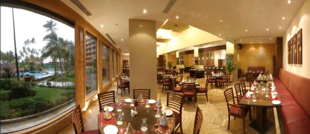 The Retreat Hotel & Convention Centre Mumbai Dış mekan fotoğraf
