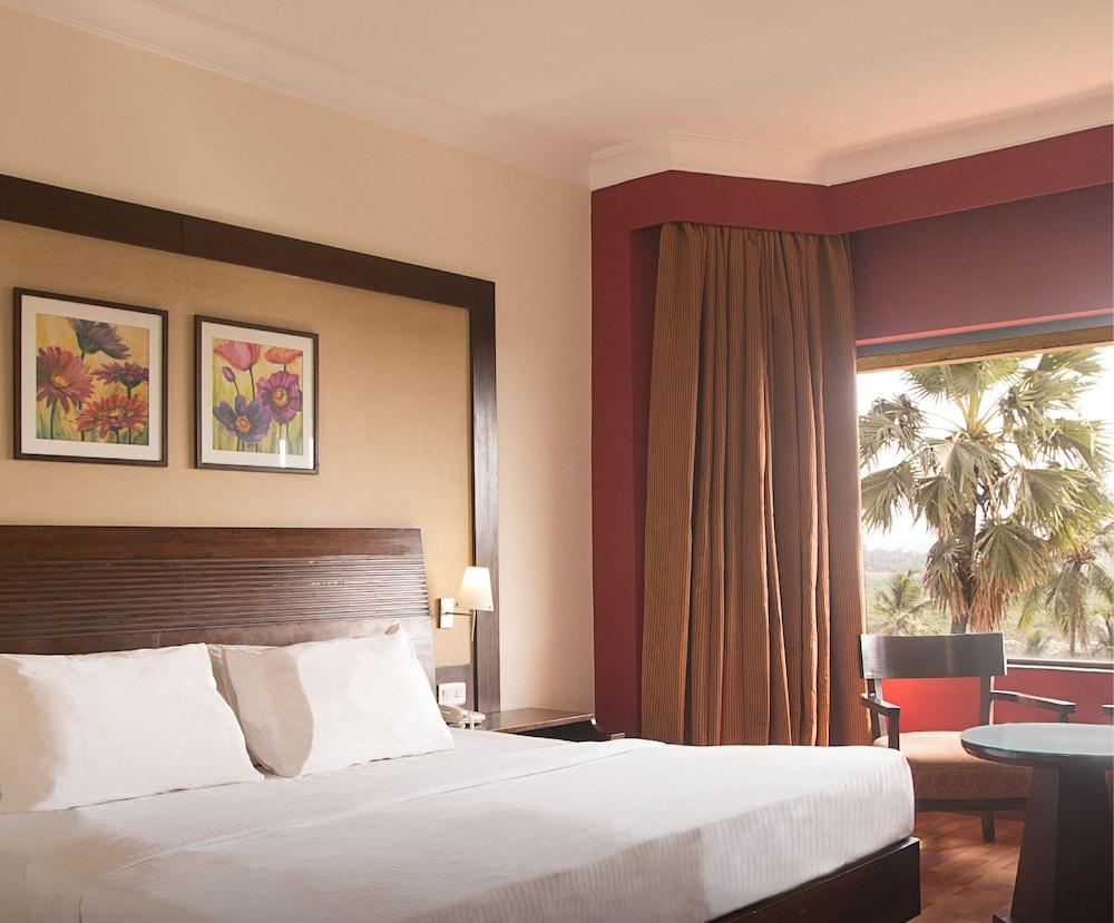 The Retreat Hotel & Convention Centre Mumbai Dış mekan fotoğraf
