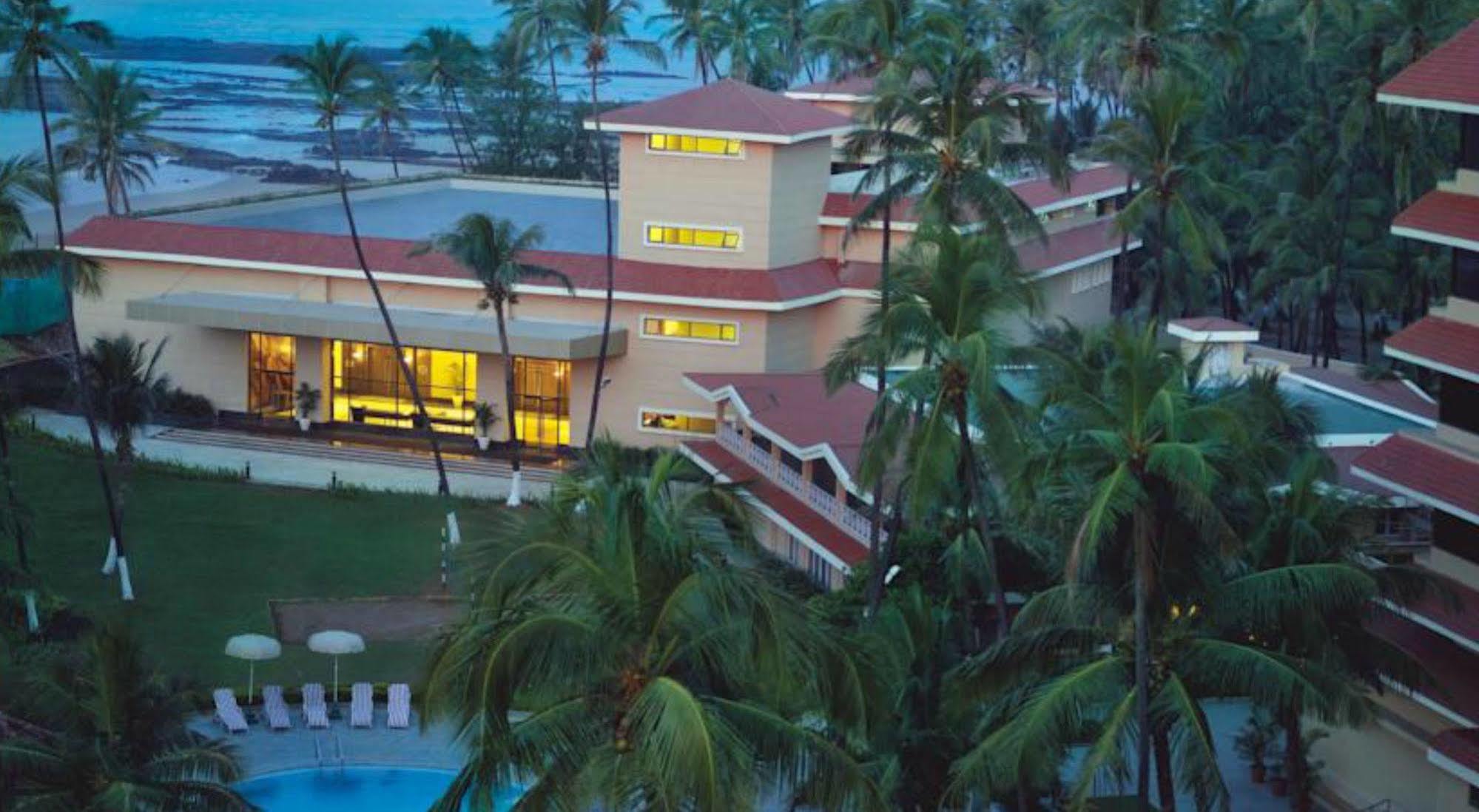The Retreat Hotel & Convention Centre Mumbai Dış mekan fotoğraf