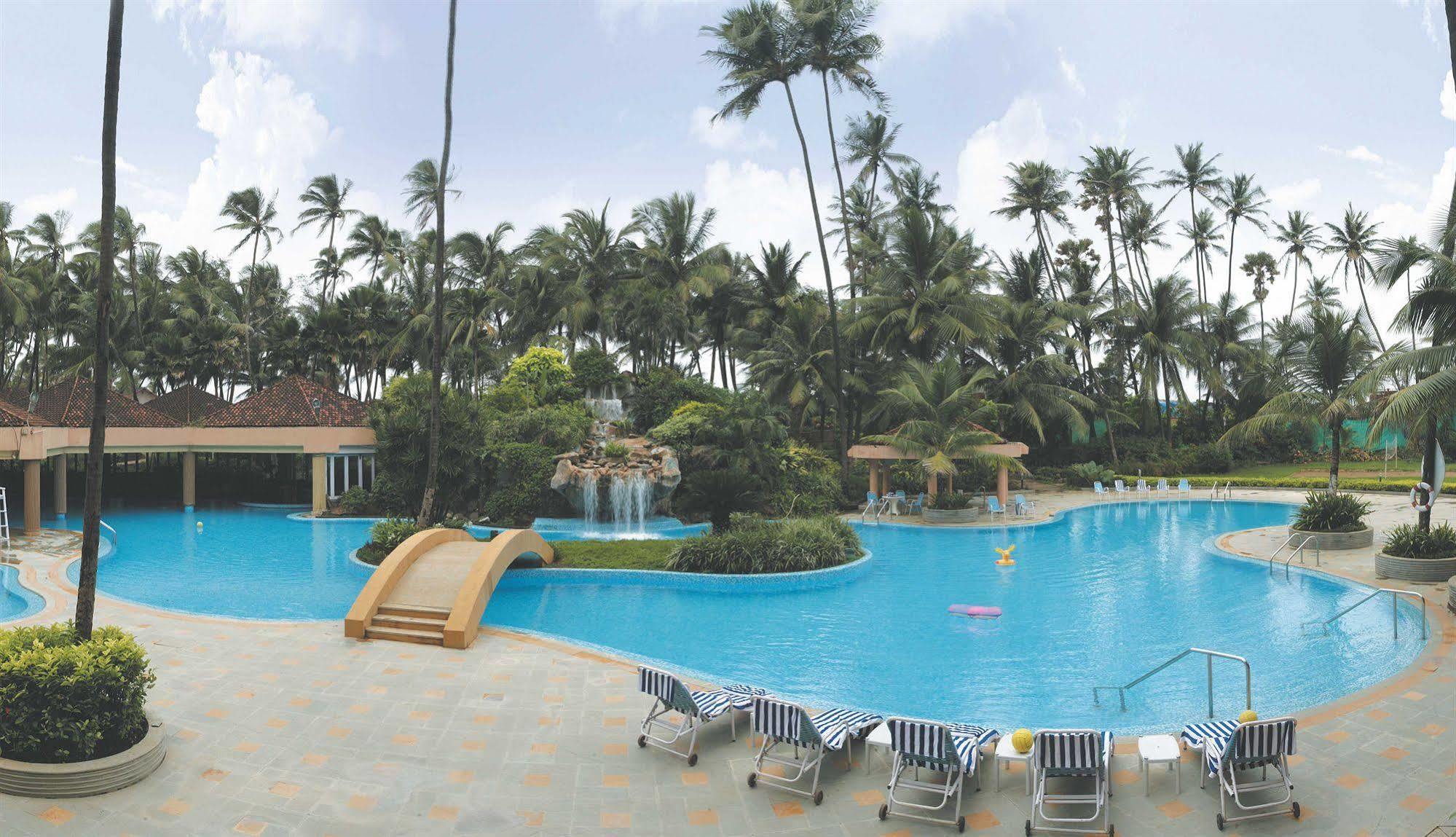 The Retreat Hotel & Convention Centre Mumbai Dış mekan fotoğraf