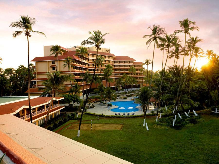 The Retreat Hotel & Convention Centre Mumbai Dış mekan fotoğraf