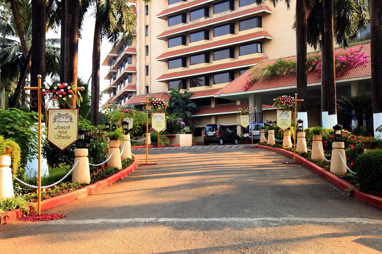 The Retreat Hotel & Convention Centre Mumbai Dış mekan fotoğraf