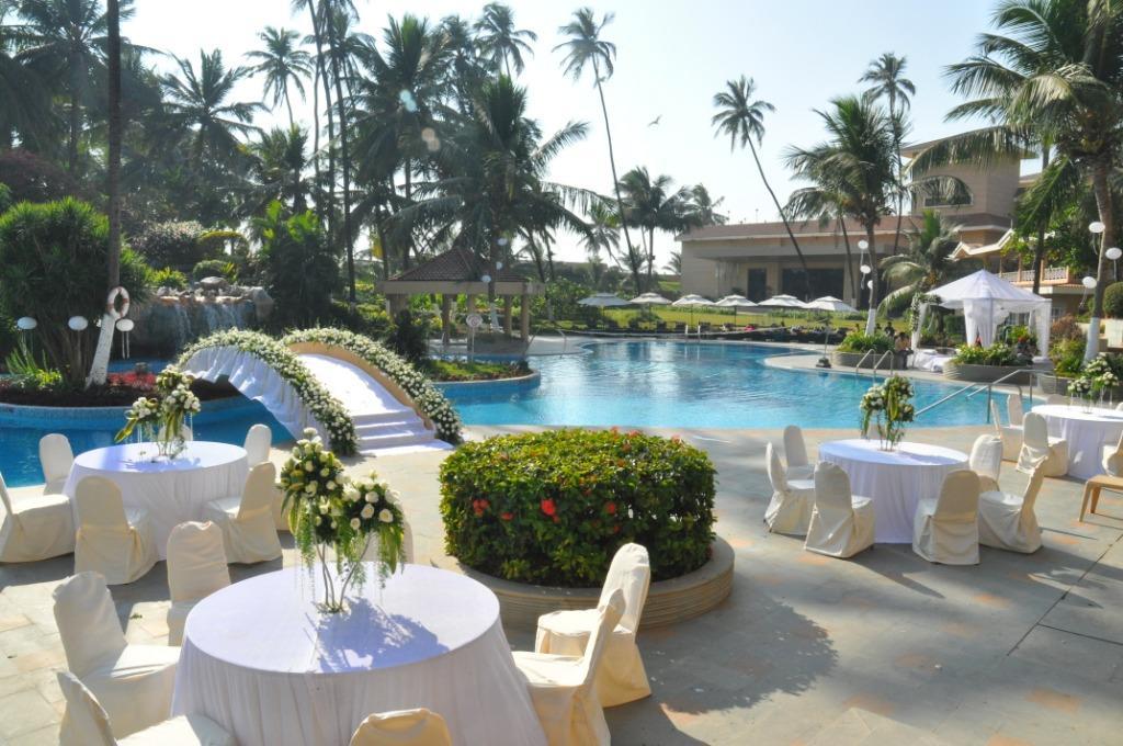 The Retreat Hotel & Convention Centre Mumbai Dış mekan fotoğraf