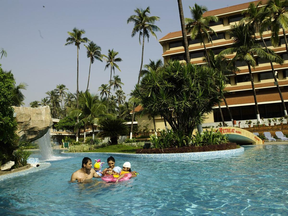 The Retreat Hotel & Convention Centre Mumbai Dış mekan fotoğraf