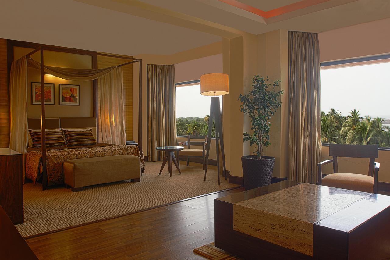 The Retreat Hotel & Convention Centre Mumbai Dış mekan fotoğraf